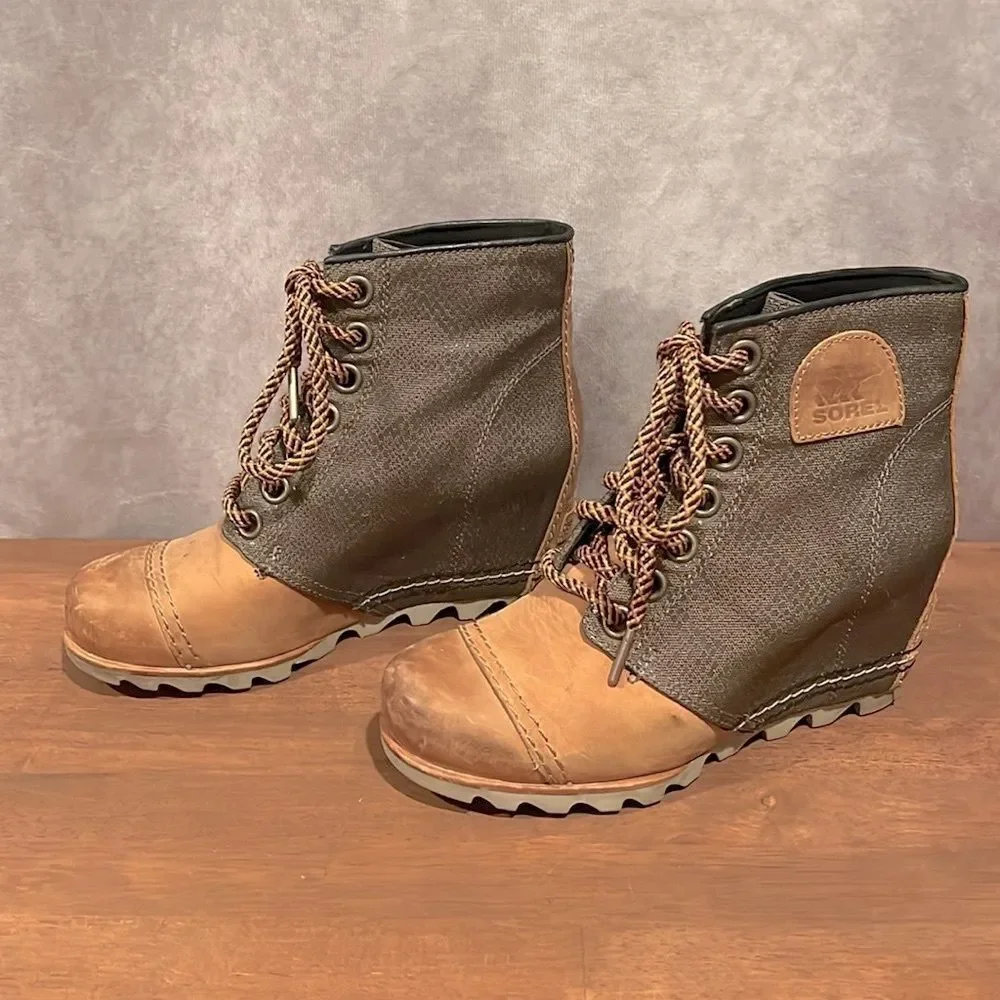 Sorel 1964 wedge snake print tan/gray hiking boots size 6